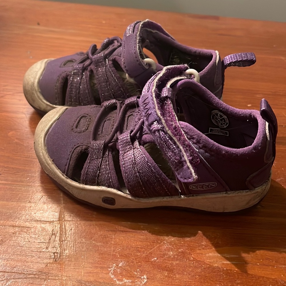 Gently used toddler girls size 6 keen closed toes sandal, purple shimmer